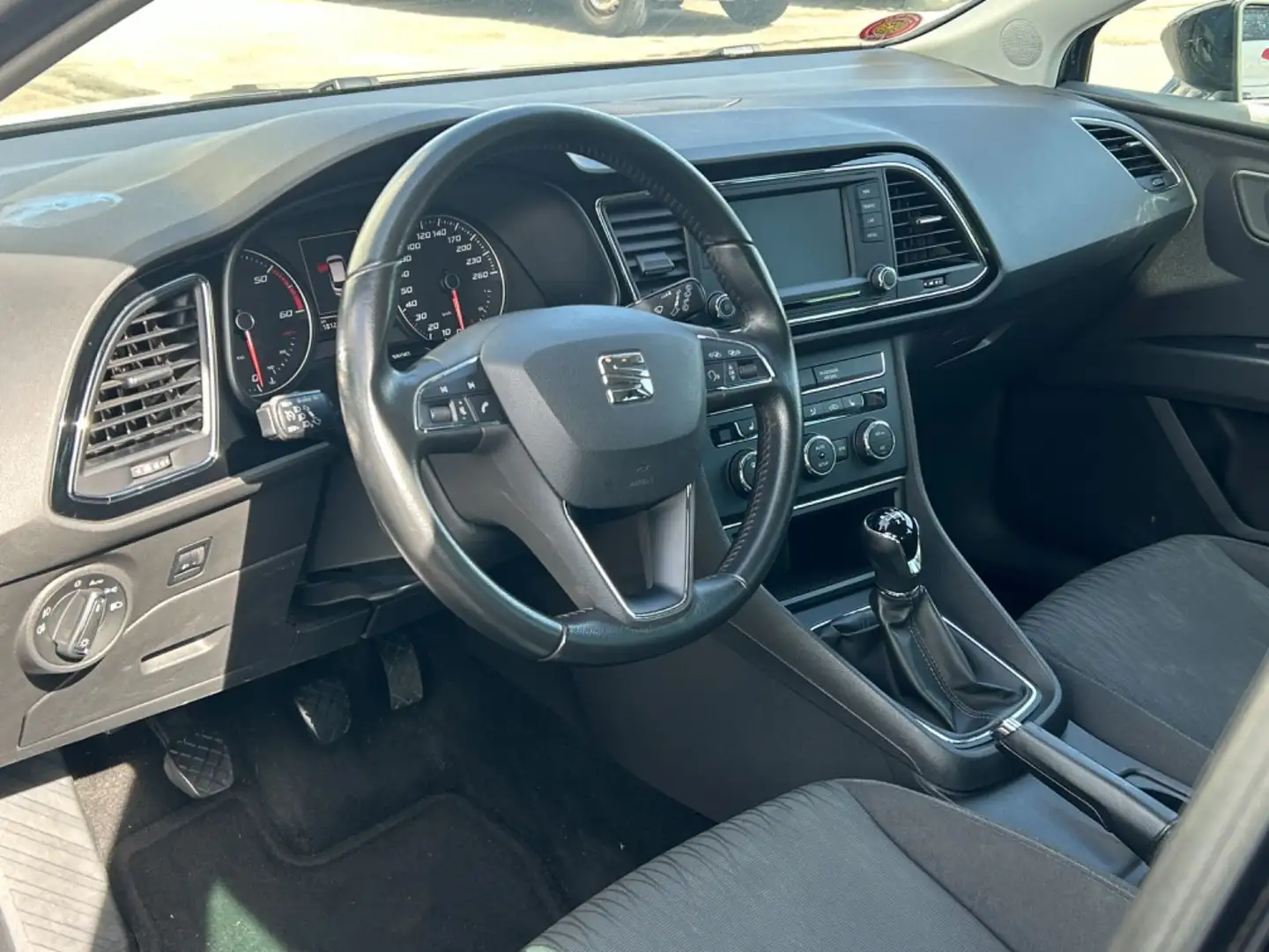 SEAT Leon ST 2.0 TDI / Navi / TÜV neu - 2