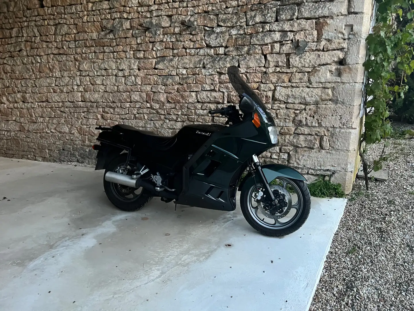 Kawasaki GTR 1000 Vert - 1