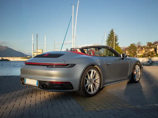 Porsche 911 view 6