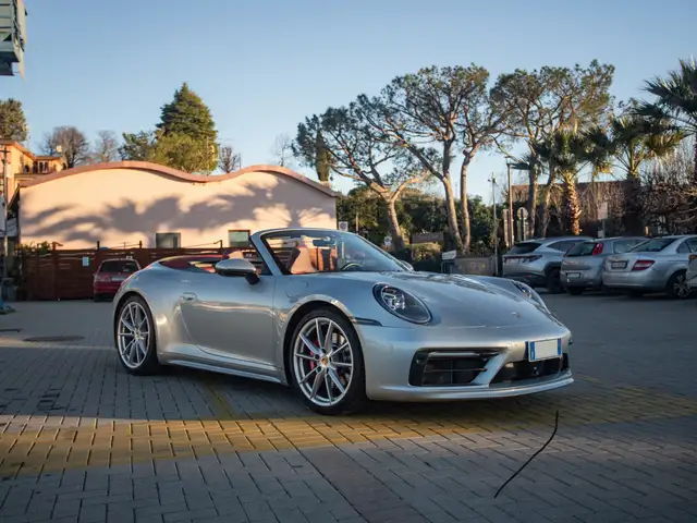 Porsche 911 view 4