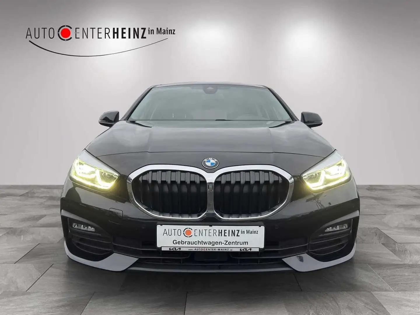 BMW 118 i Advantage crna - 2
