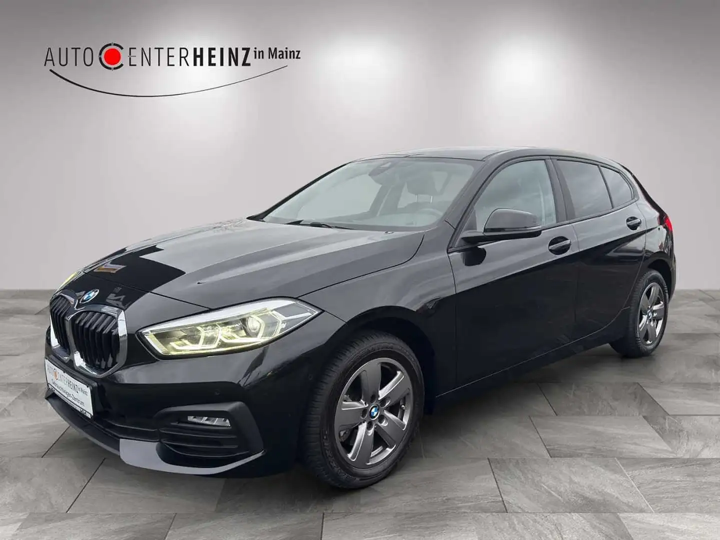 BMW 118 i Advantage crna - 1