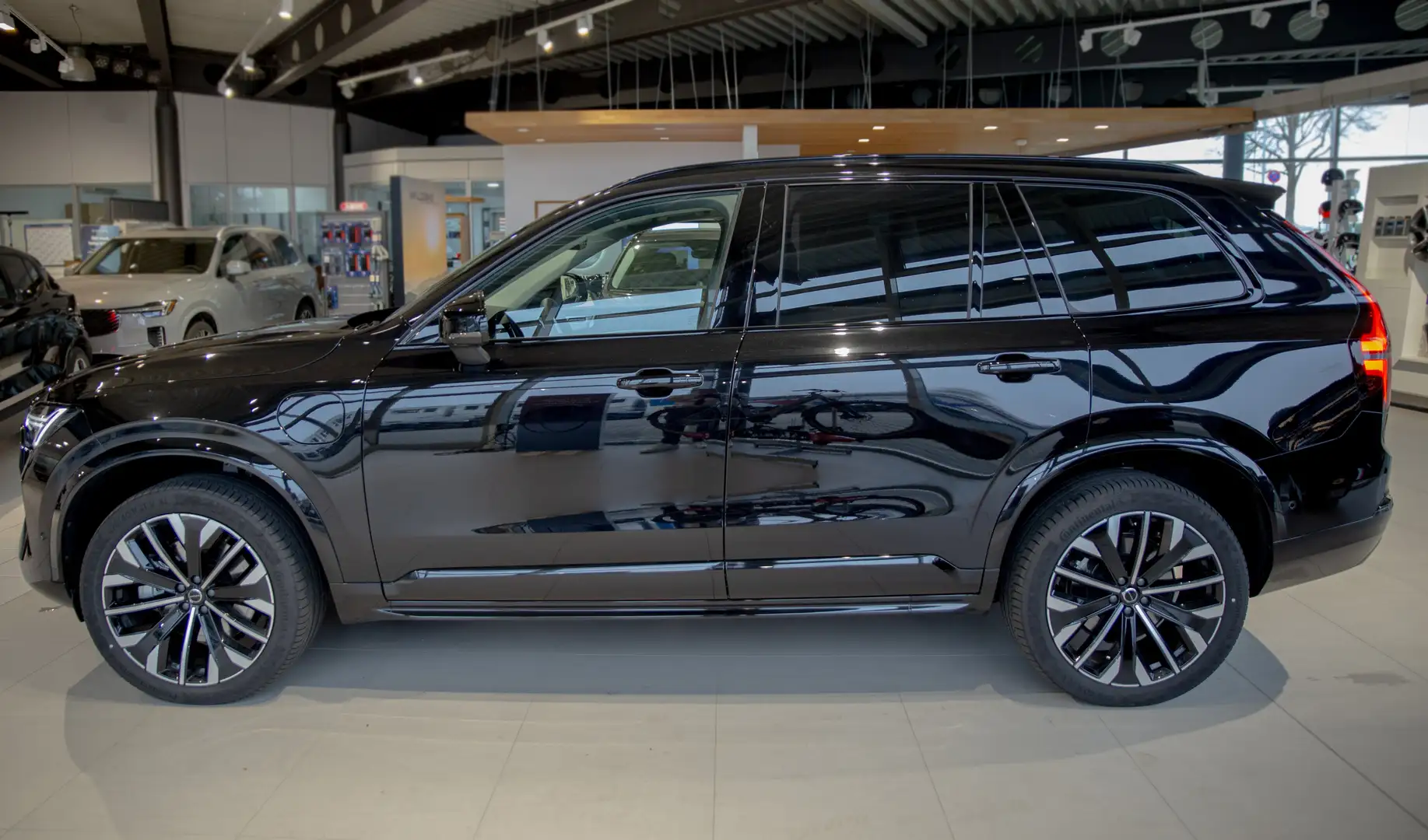 Volvo XC90 T8 Ultra Dark AWD Head-up*SHD*ACC*360°*B&WSound Schwarz - 2