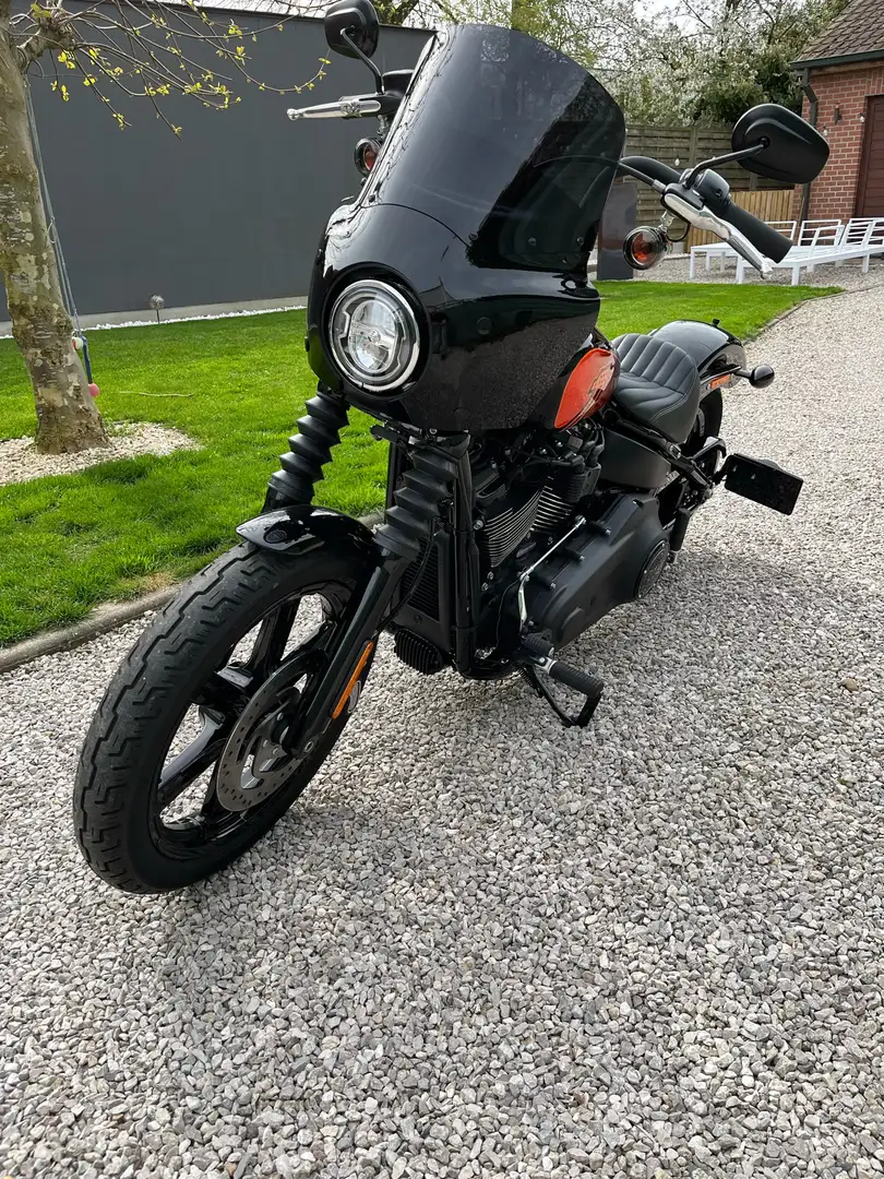 Harley-Davidson Street Bob Zwart - 1
