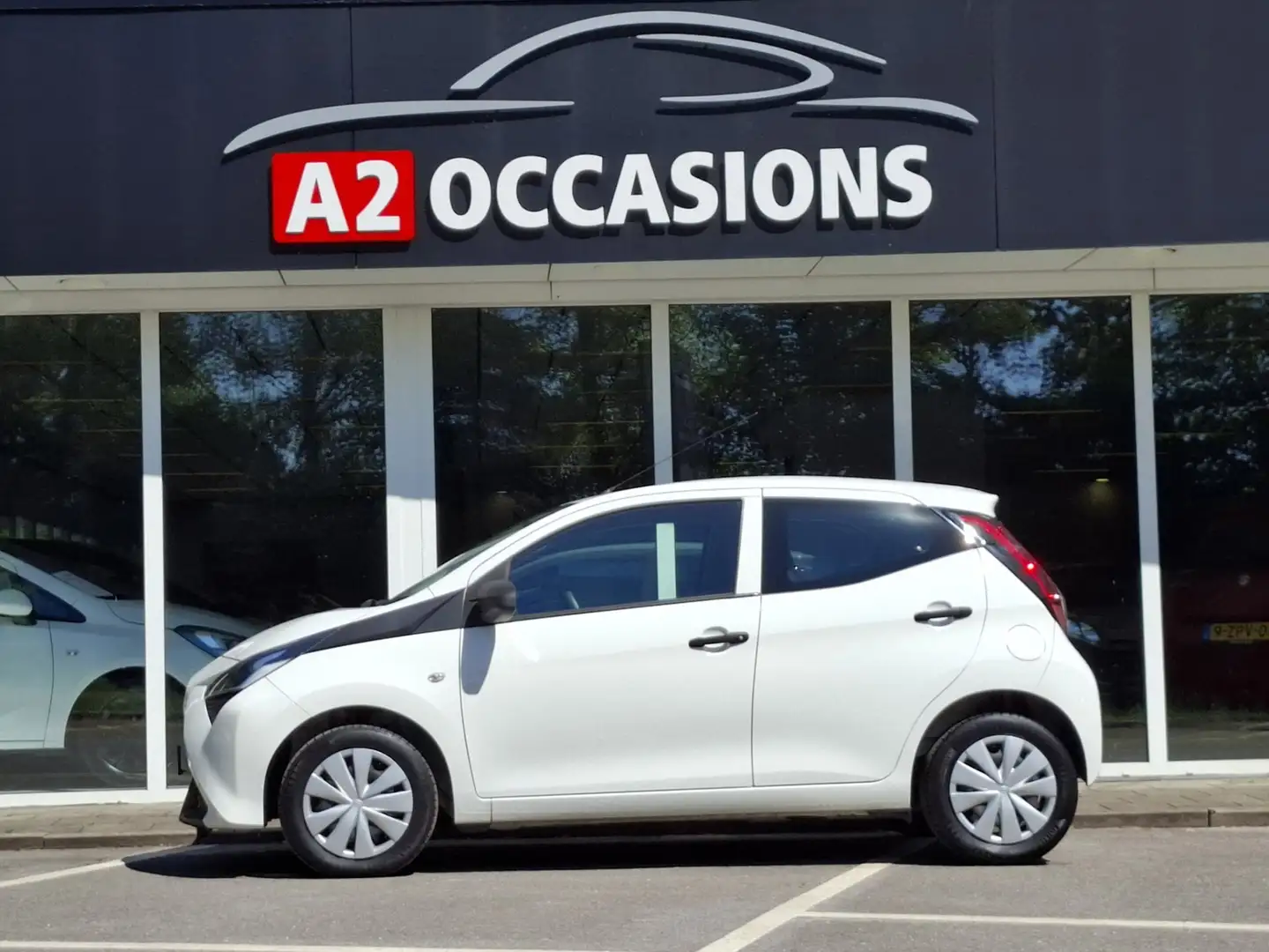 Toyota Aygo 1.0 VVT-i Airco/Bluetooth/Parkeersensoren Wit - 2