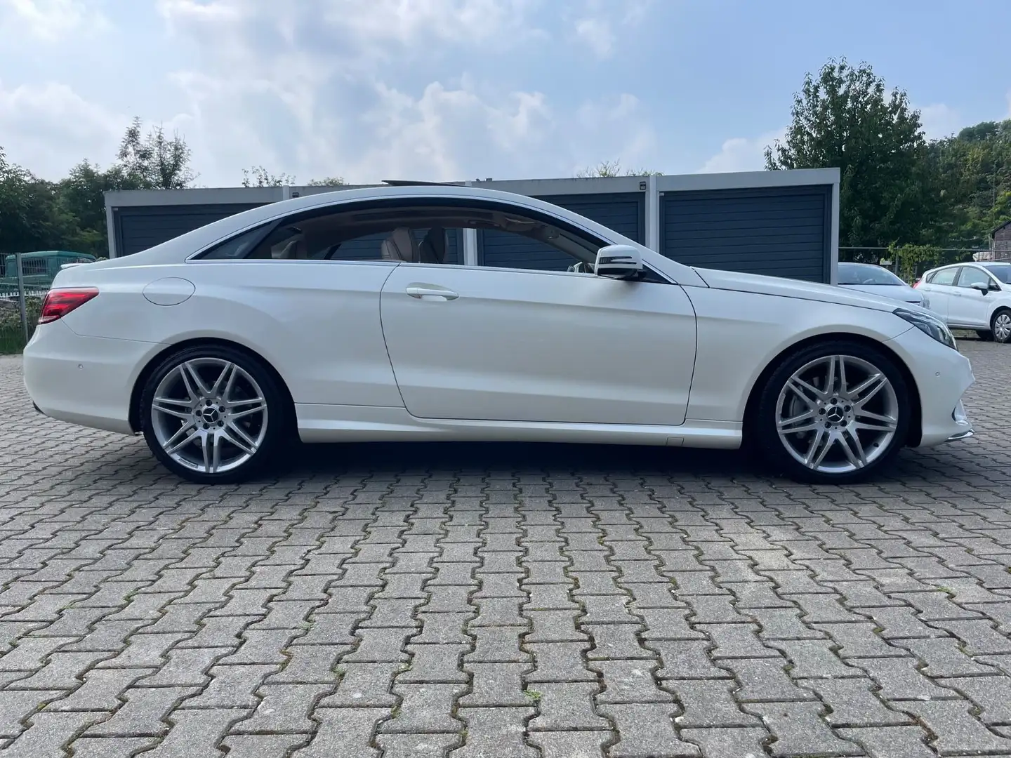 Mercedes-Benz E 350 CGI Coupe BlueEfficiency AMG Paket NEUZST Bianco - 2