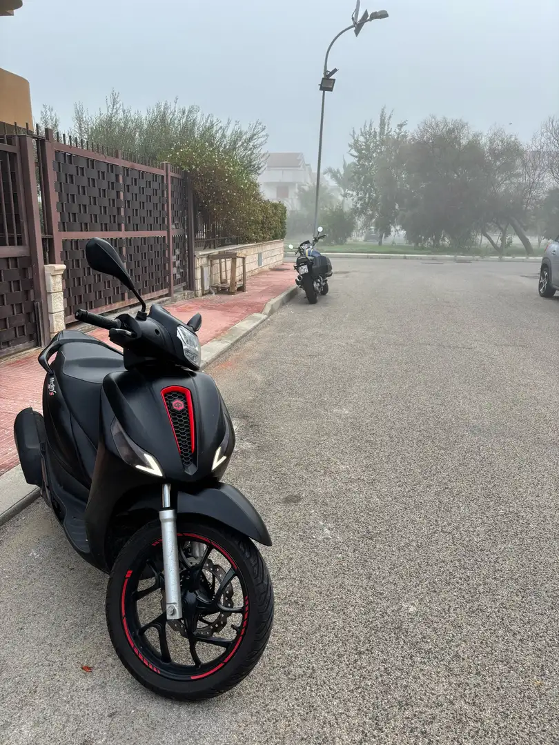Piaggio Medley 125 s ABS Negru - 1
