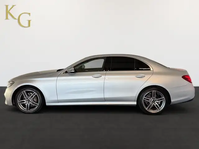 Mercedes-Benz E-Class view 3