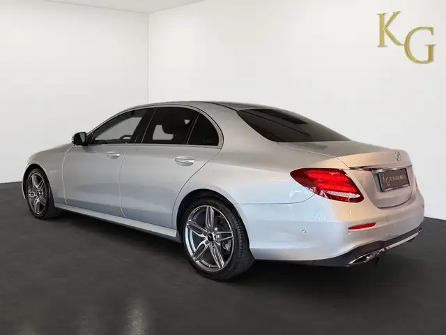 Mercedes-Benz E-Class view 5