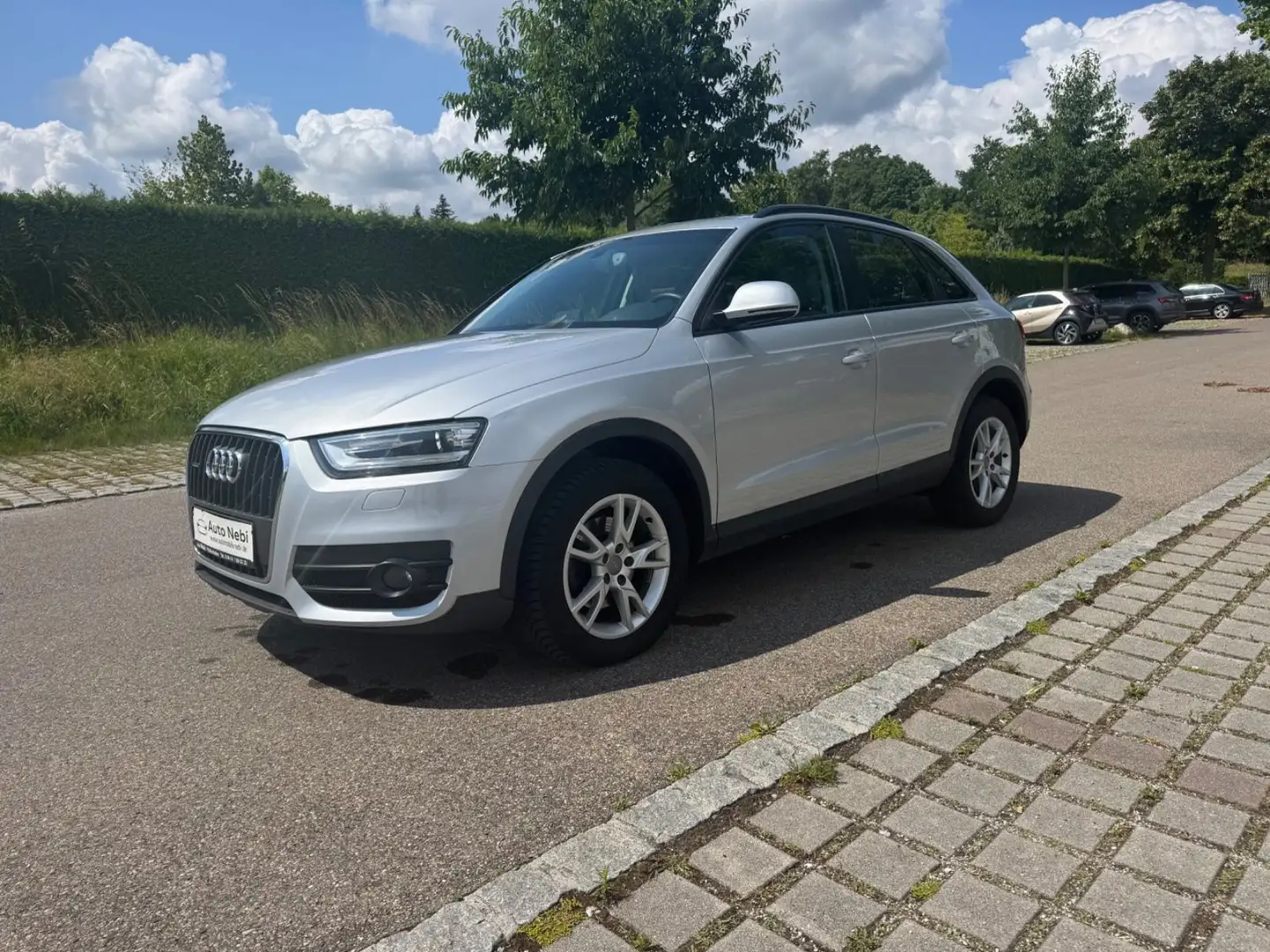 Audi Q3 2.0 TDI quattro*Automatik*Navi*Parksensor* Silber - 1