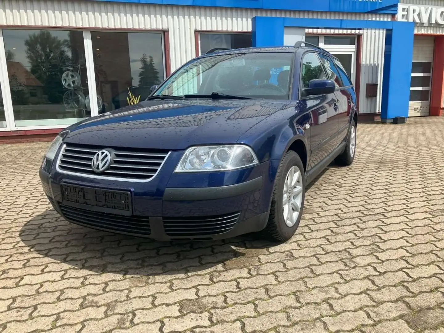 Volkswagen Passat Variant Basis Modrá - 1