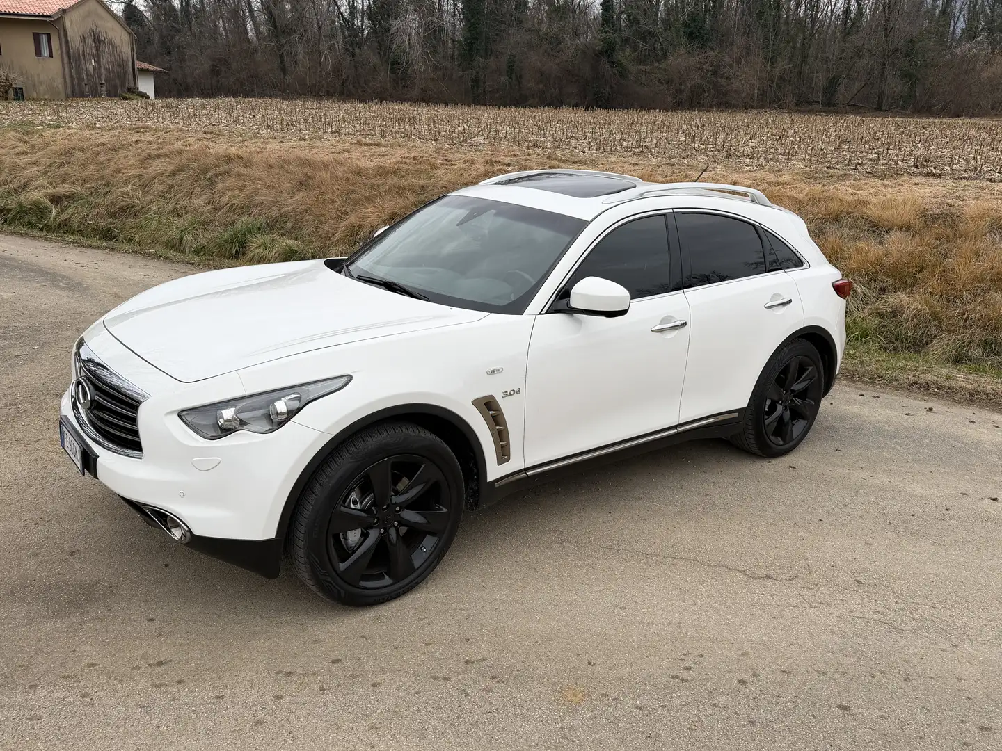 Infiniti QX70 S - 1