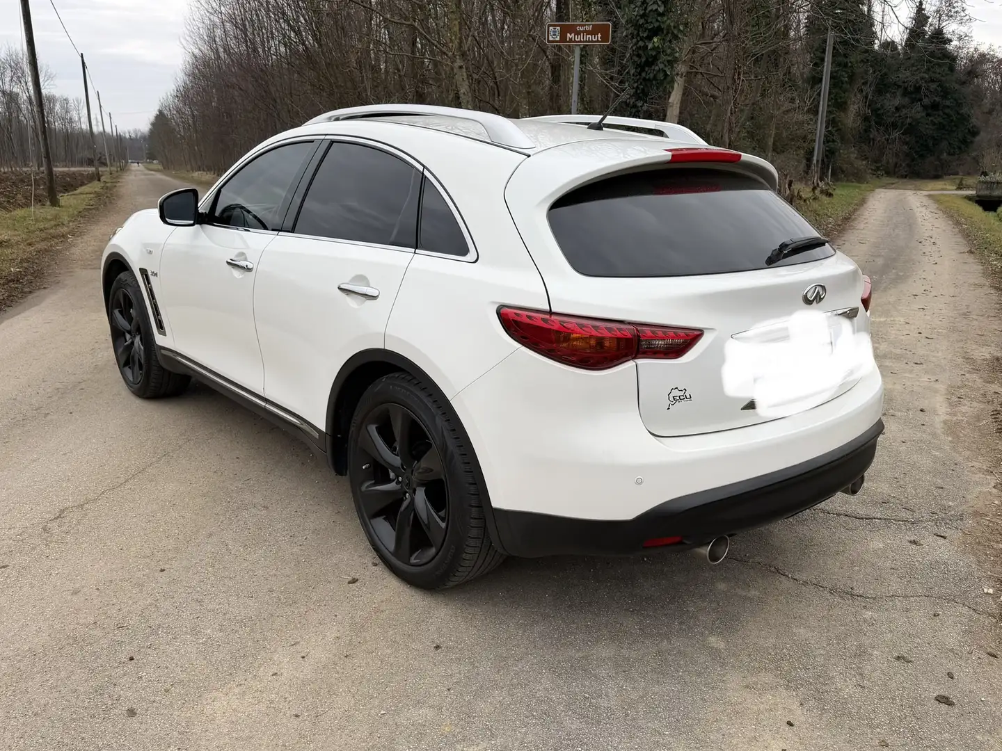Infiniti QX70 S - 2