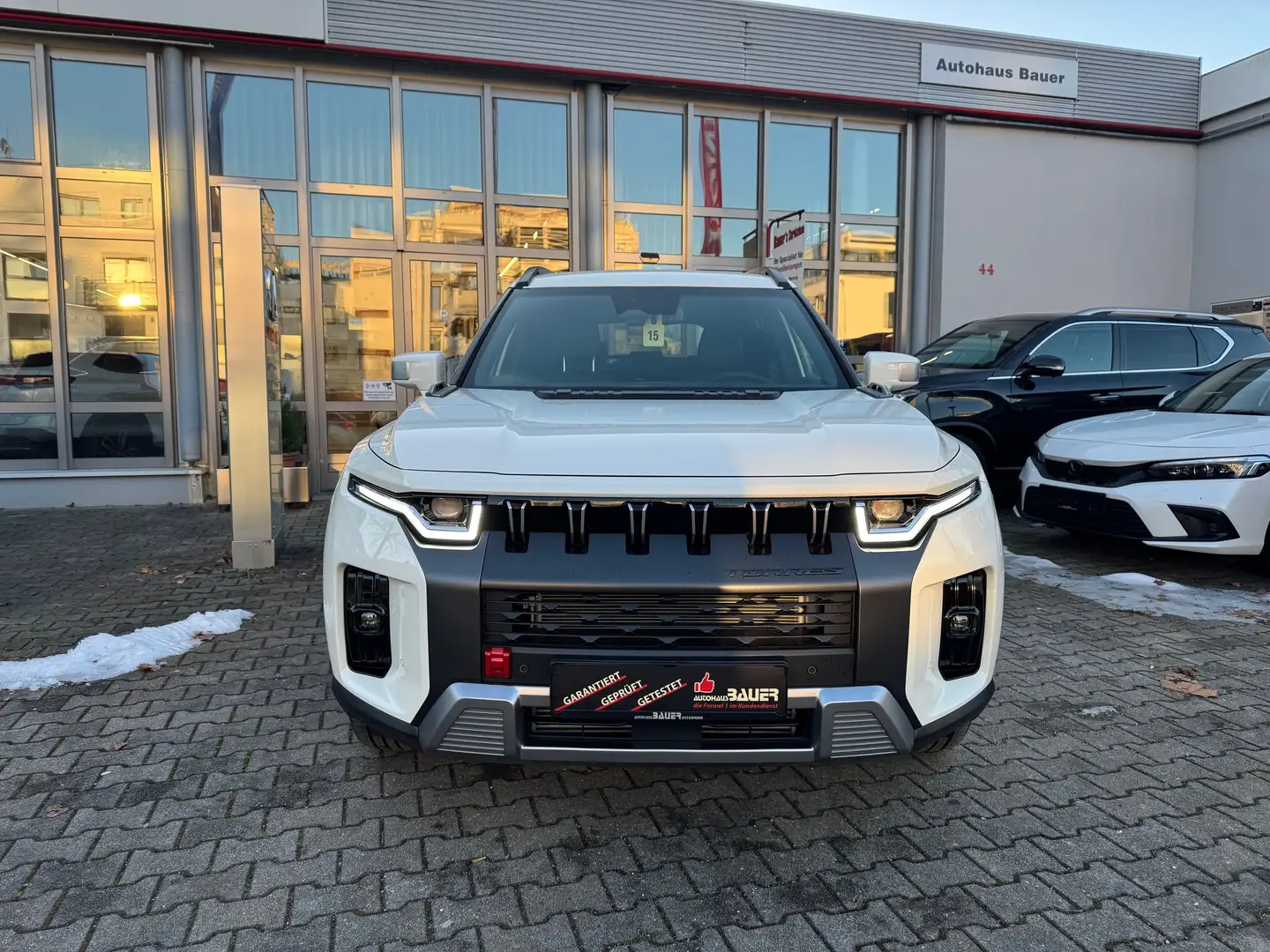 KGM Torres 1.5 Automatik 2WD Quartz | AKTIONSPREIS Weiß - 1