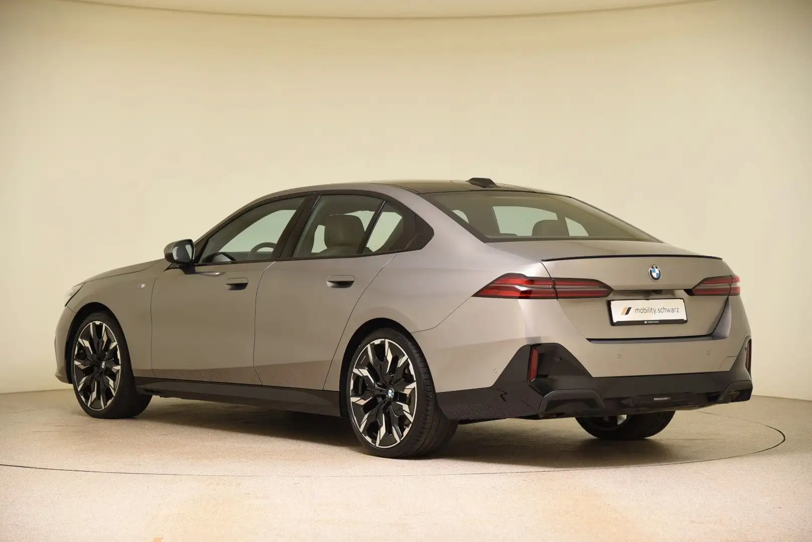 BMW 520 d xDrive M Sport Pro ACC Pano LED 360° AHK Grau - 2