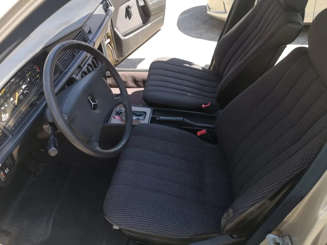 Mercedes-Benz 190 E, foto 10