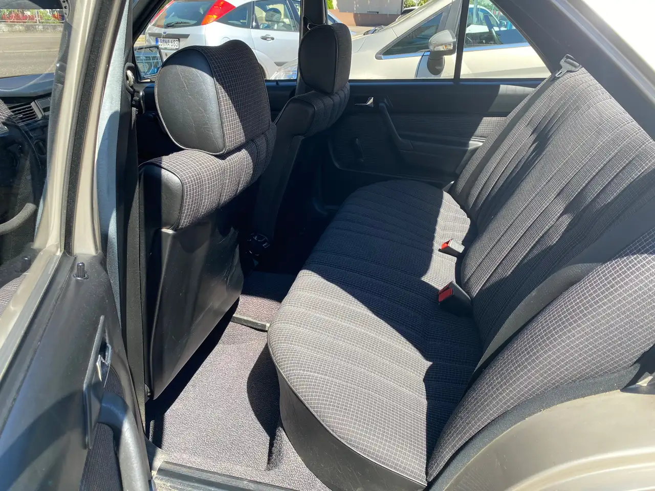 Mercedes-Benz 190 E, foto 12