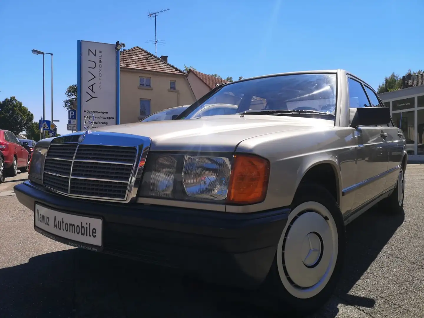 Mercedes-Benz 190 E Бежевый  - 2