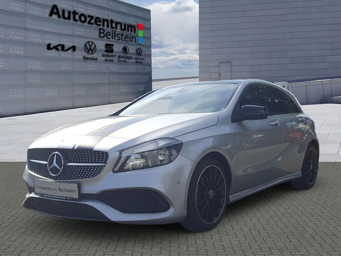 Mercedes-Benz A 200 1,6T  AMG-Line Panoramaschiebedach Silber - 1