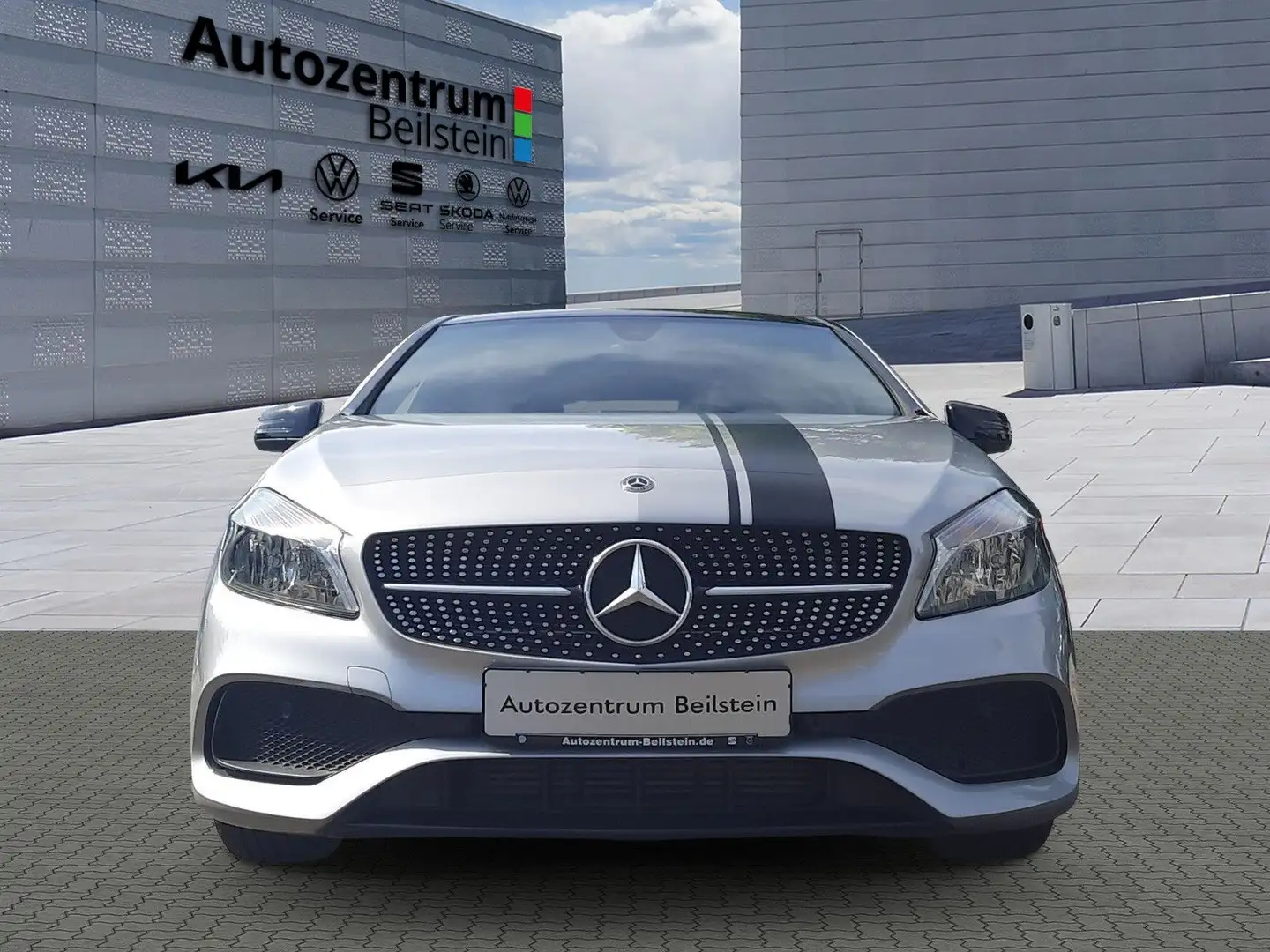 Mercedes-Benz A 200 1,6T  AMG-Line Panoramaschiebedach Silber - 2