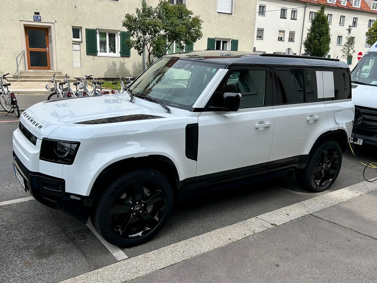 Land Rover Defender Defender 110 P300e X-Dynamic HSE Weiß - 2