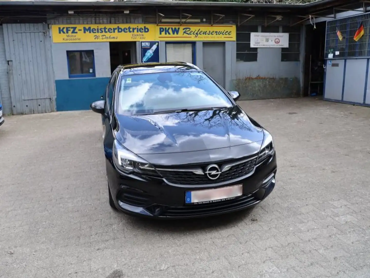 Opel Astra 1.4 Turbo  Sports Tourer Schwarz - 2
