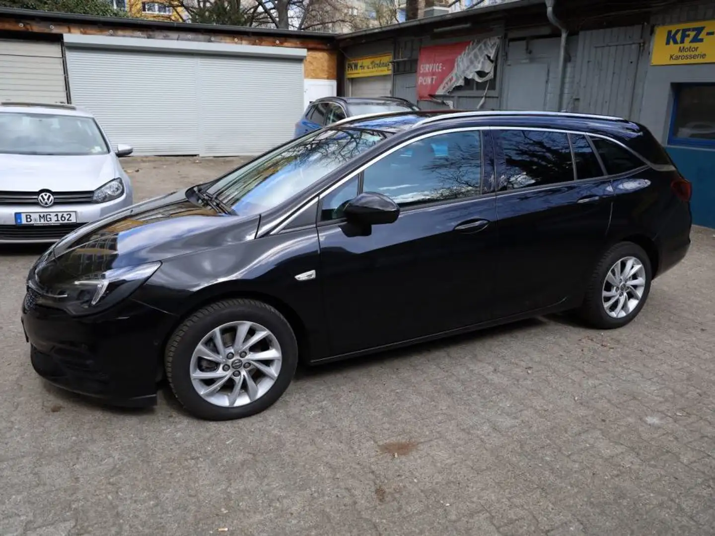 Opel Astra 1.4 Turbo  Sports Tourer Schwarz - 1