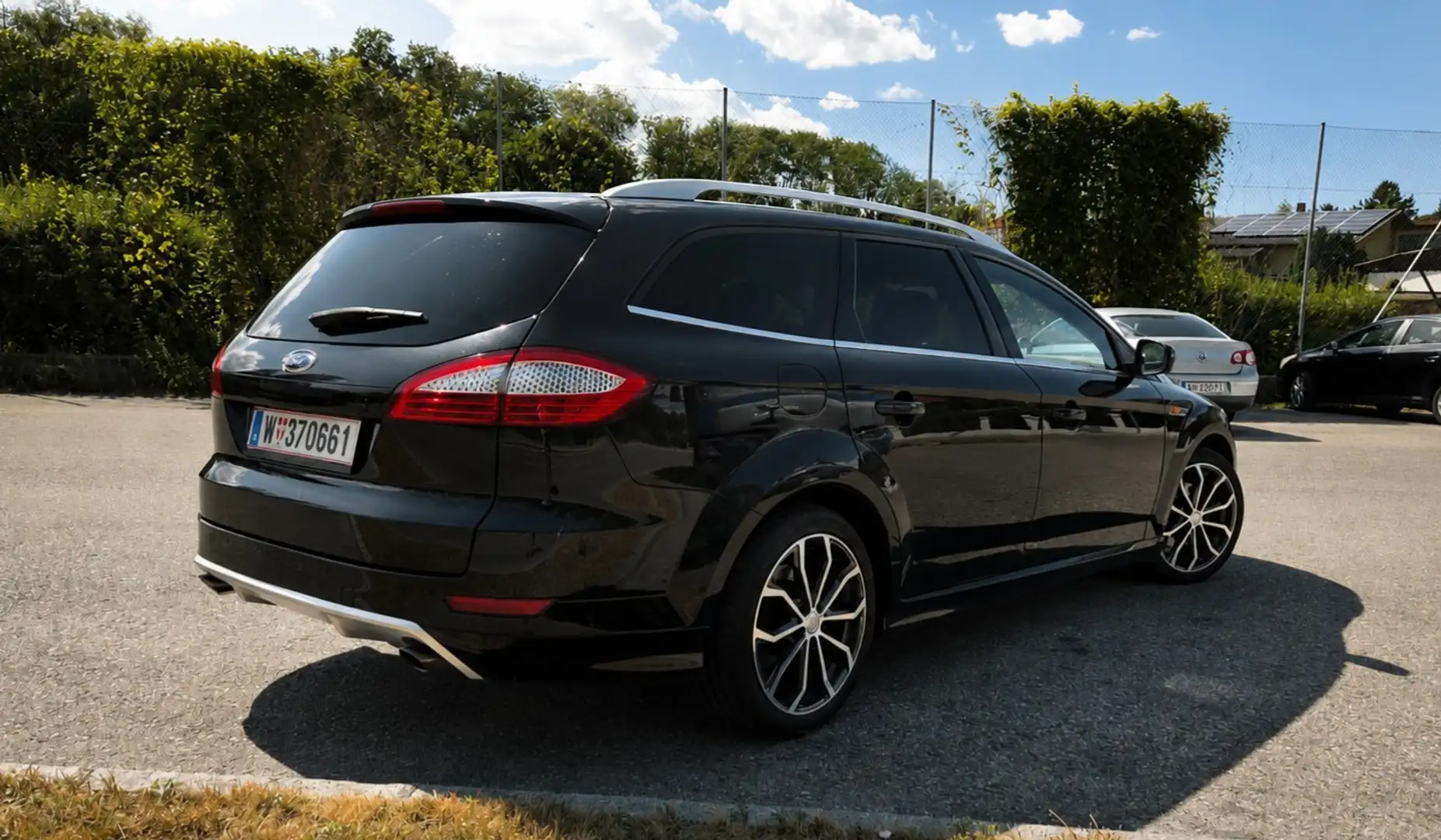 Ford Mondeo Mondeo Traveller Titanium S 2,2 TDCi DPF Titanium Schwarz - 2