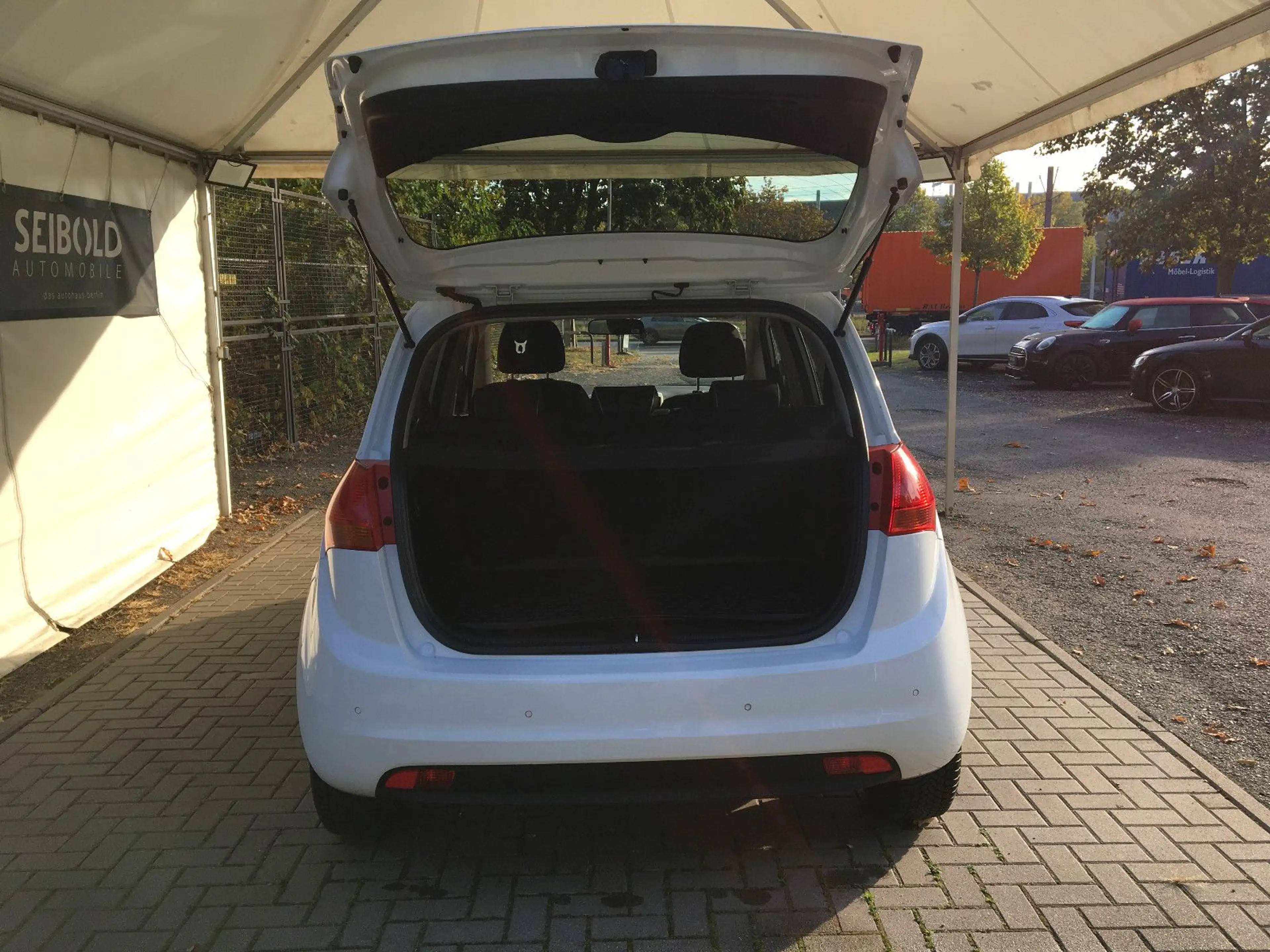 Kia Venga 1.6 FIFA World Cup Edition/Autom/Navi/PDC — photo 8