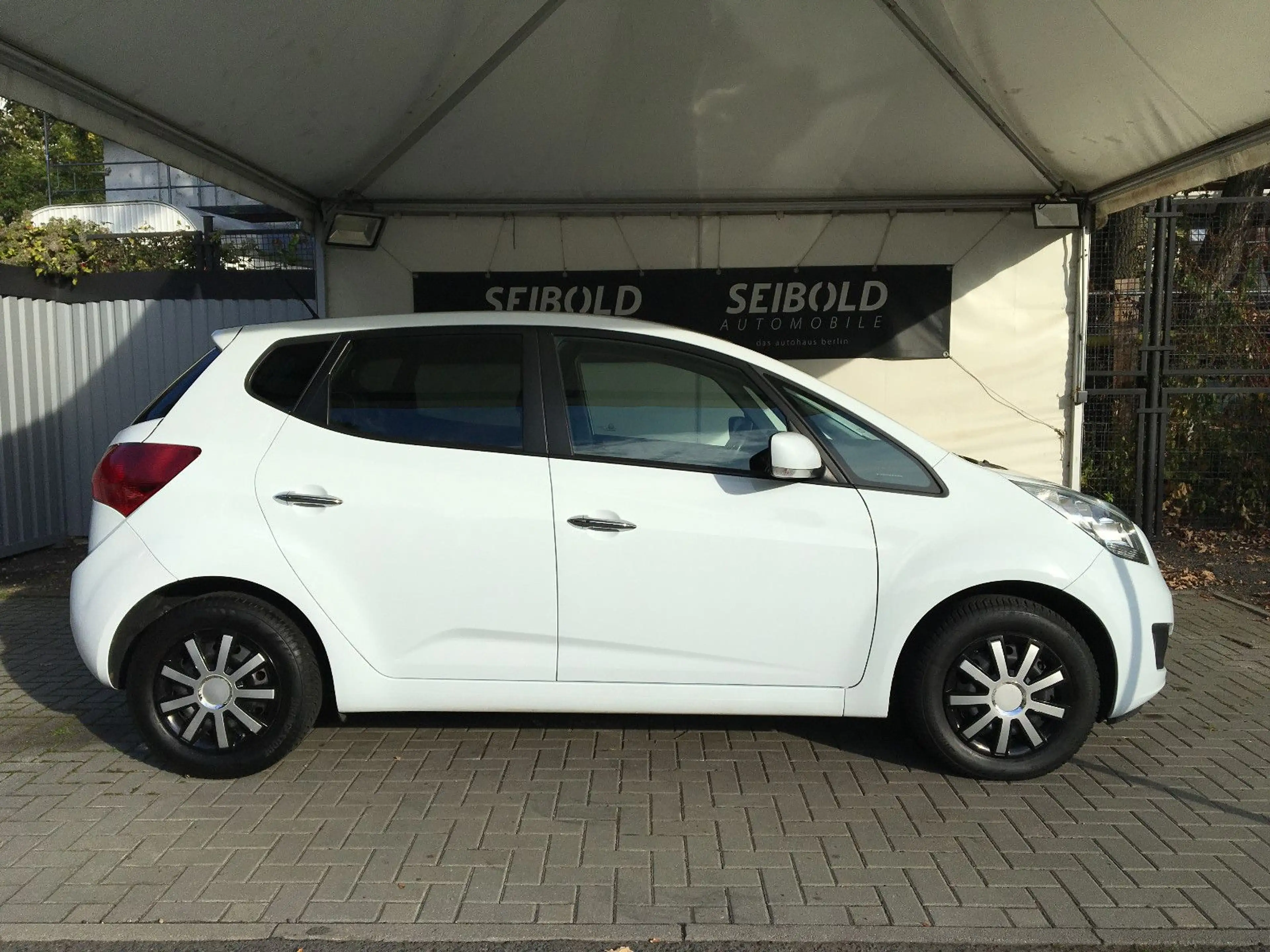 Kia Venga 1.6 FIFA World Cup Edition/Autom/Navi/PDC — photo 4