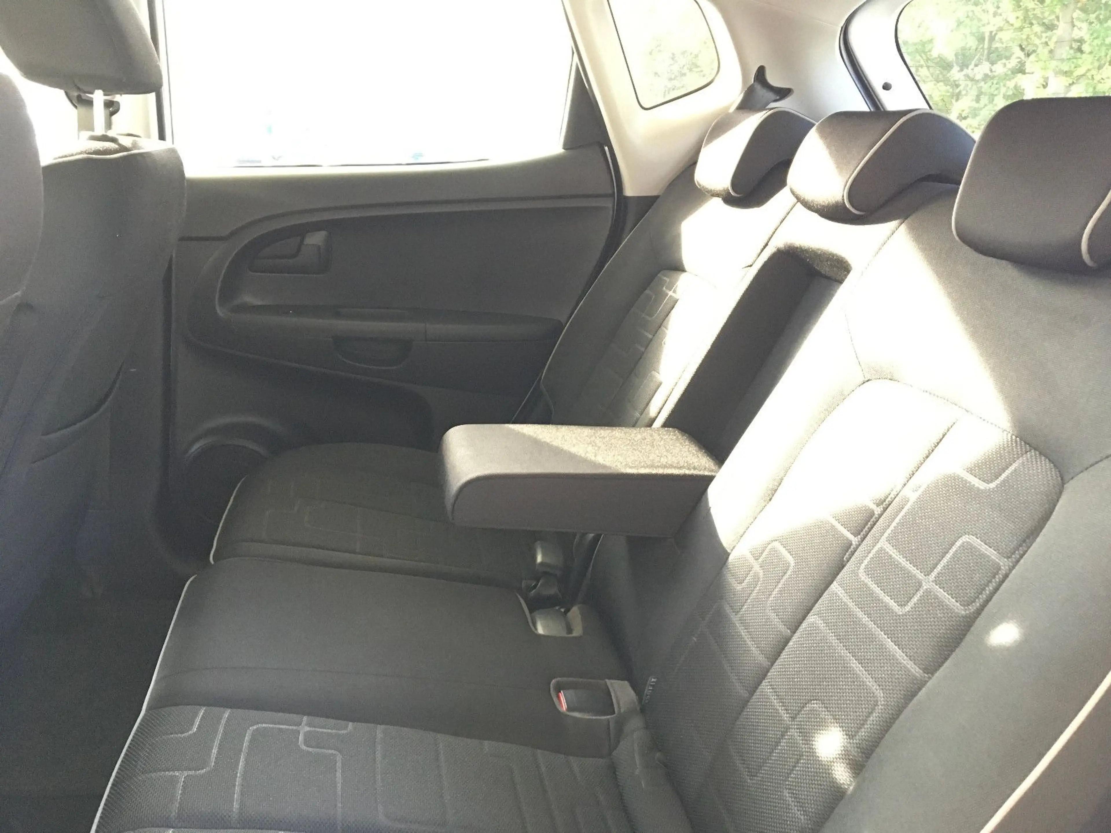 Kia Venga 1.6 FIFA World Cup Edition/Autom/Navi/PDC — photo 10