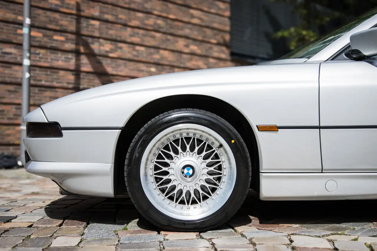 BMW 850
