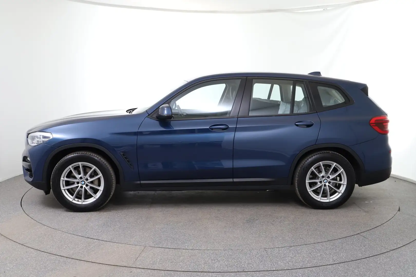 BMW X3 xDrive 25d Advantage Aut. Blau - 2