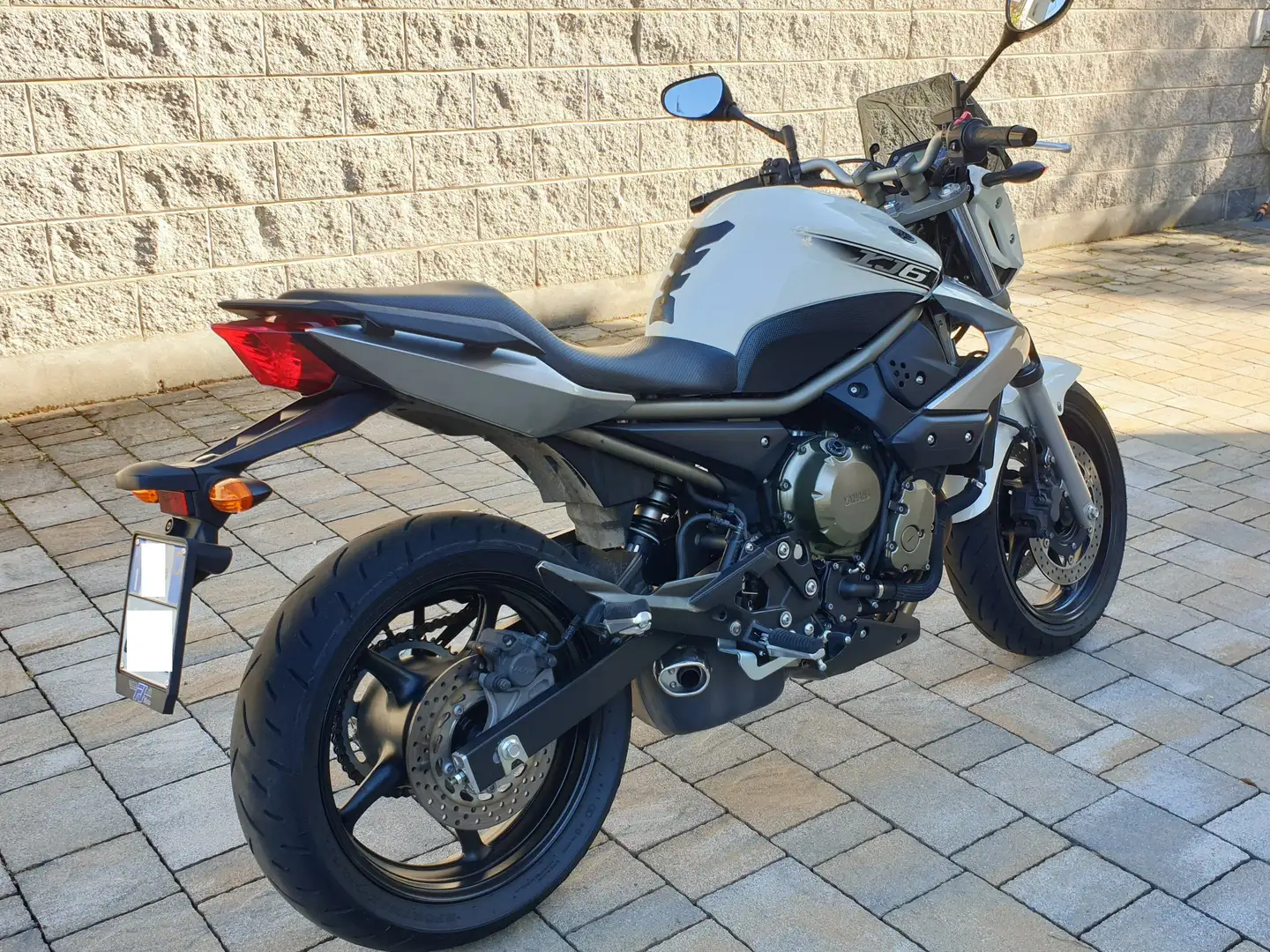 Yamaha XJ 6 Naked Bianco - 2