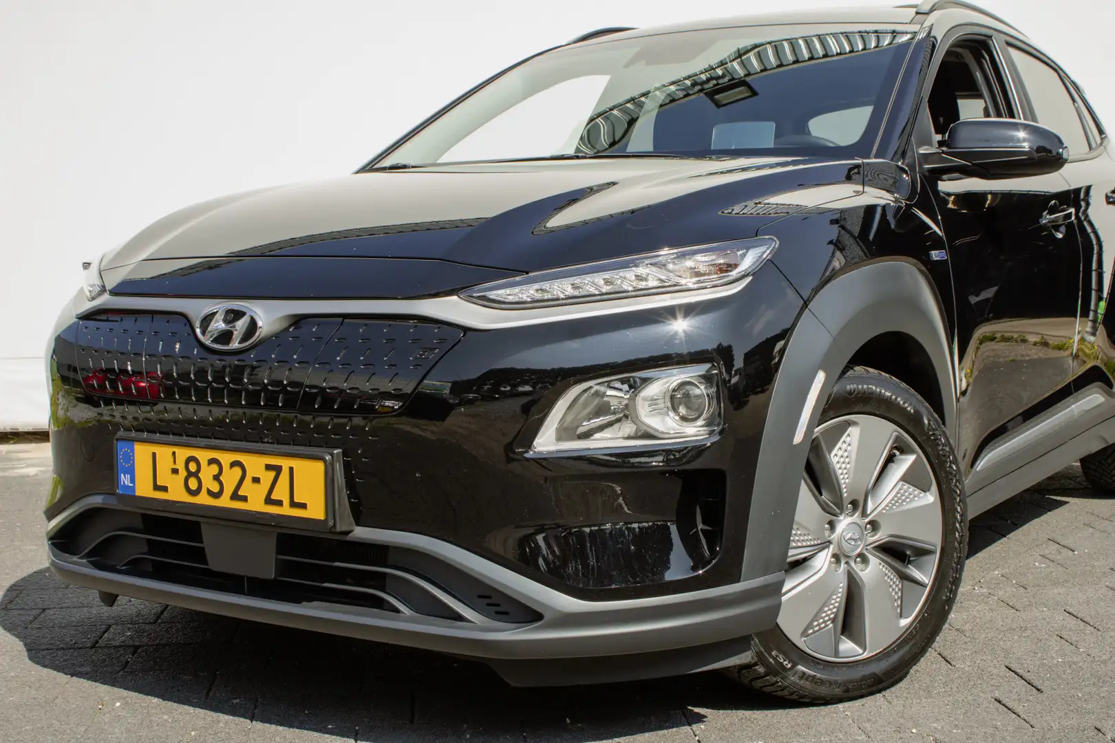 Hyundai KONA EV Fashion 64 kWh Schuifdak/ 3-Fase/ Head up/ Carp Zwart - 2