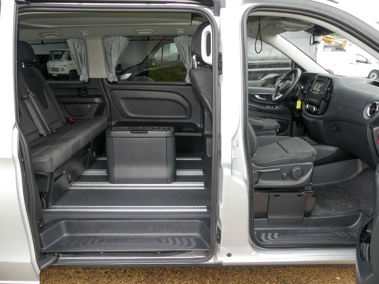 Mercedes-Benz V 220