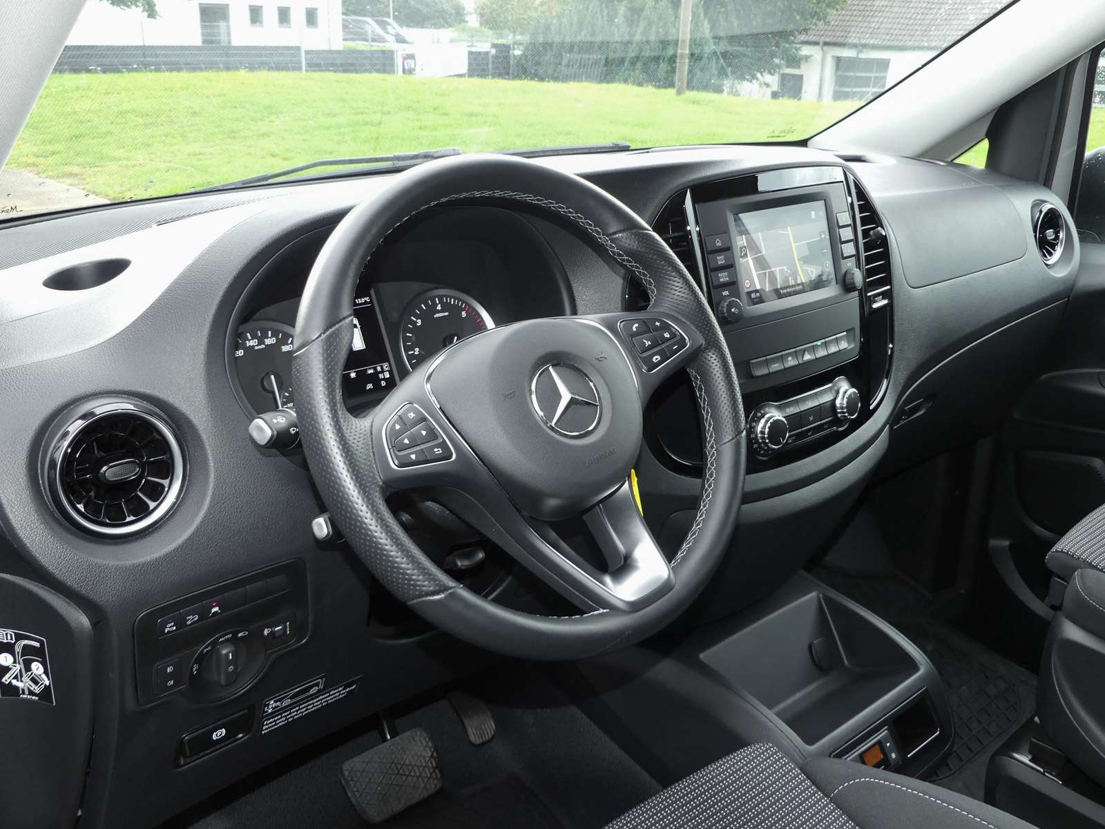 Mercedes-Benz V 220