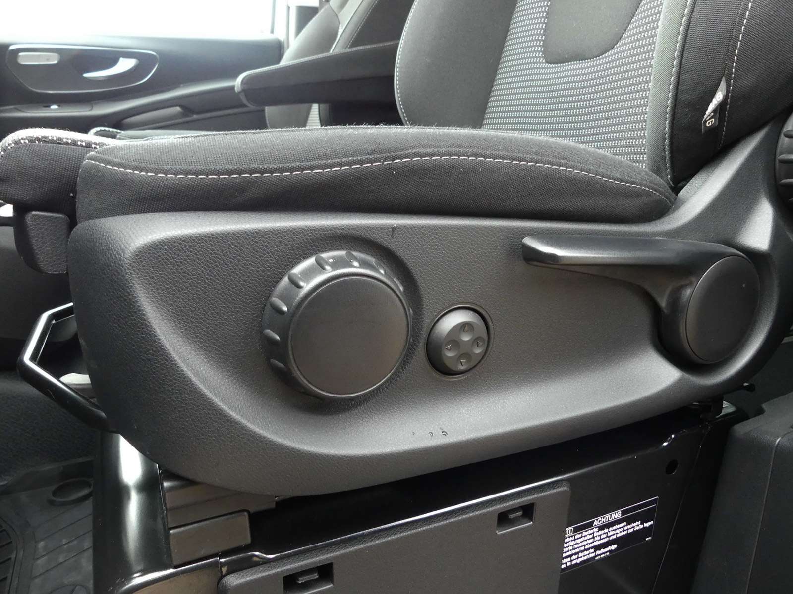 Mercedes-Benz V 220
