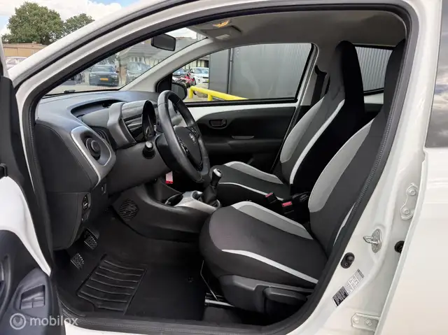 Toyota Aygo view 10