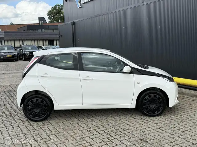 Toyota Aygo view 9