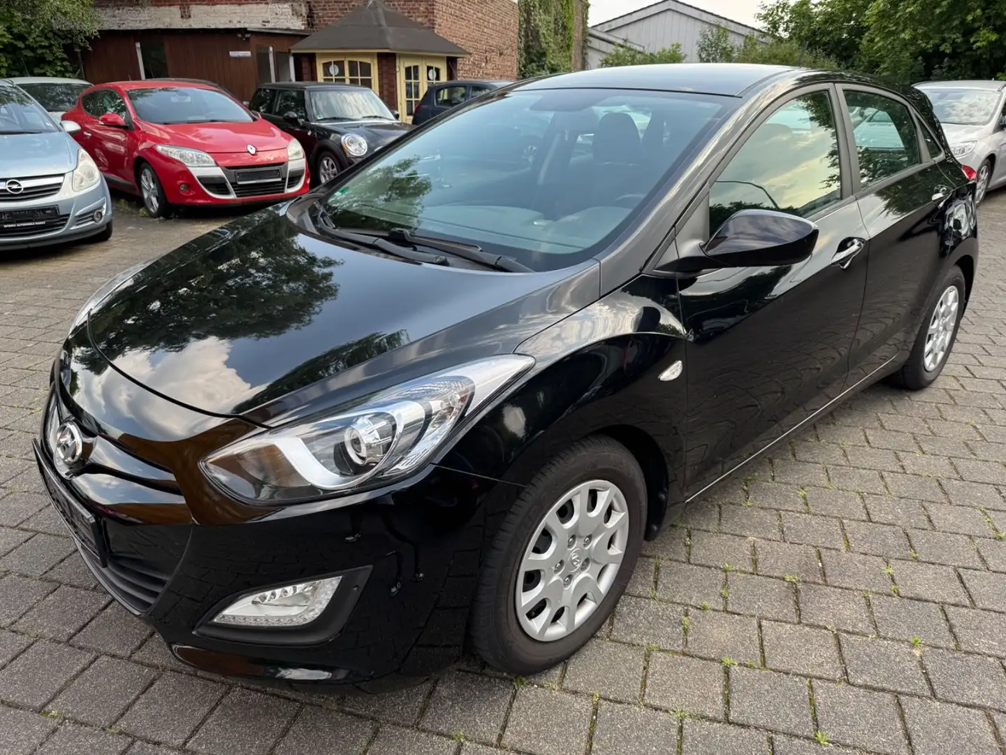 Hyundai i30 1.4 Classic TÜV 09/2026/PDC/5-TÜRIG/TEMPOMAT Negro - 1