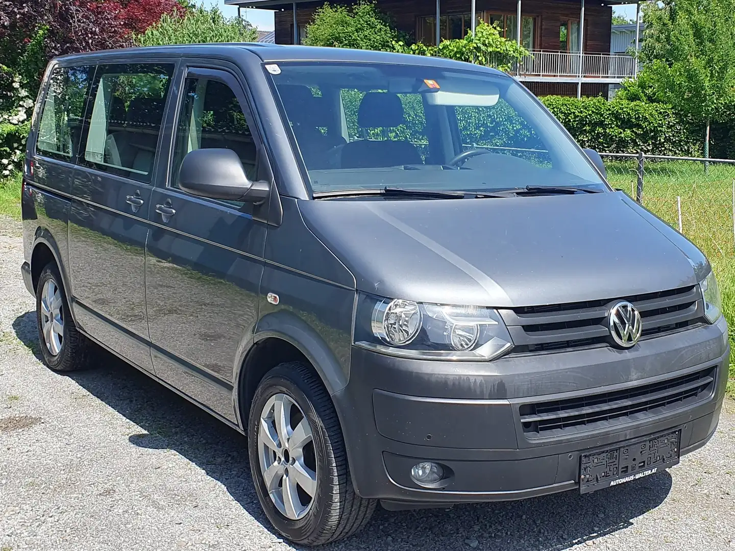 Volkswagen T5 Caravelle Startline 2,0 BMT TDI 4motion D-PF Šedá - 1