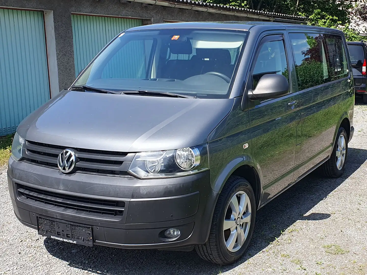 Volkswagen T5 Caravelle Startline 2,0 BMT TDI 4motion D-PF Šedá - 2