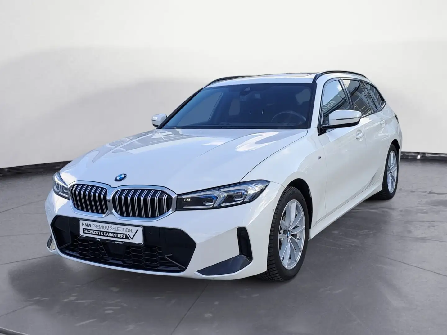 BMW 320 i Touring M Sport Driving Assist / Panoramada Weiß - 2