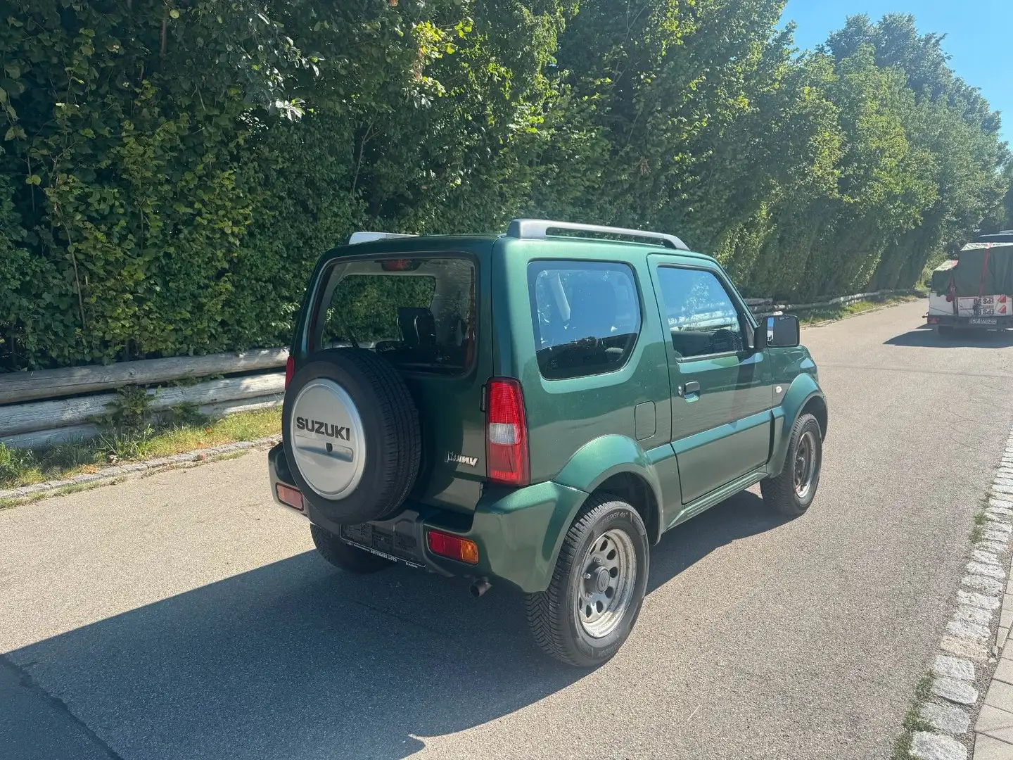Suzuki Jimny Ranger Club 4x4  1.Hand Verde - 2