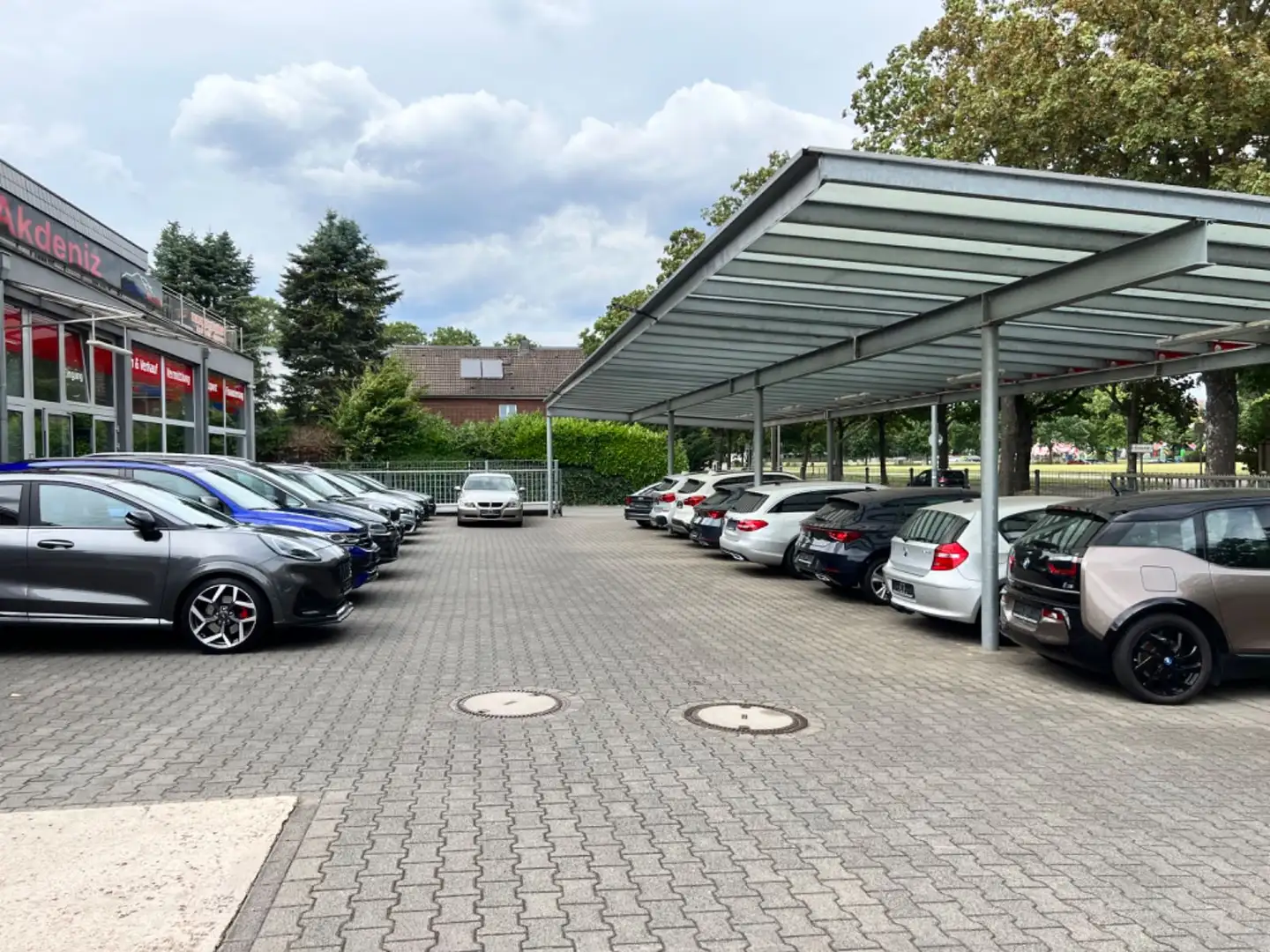 BMW 218 i Active Tourer Aut.|NAVI|LED|PDC| Schwarz - 2