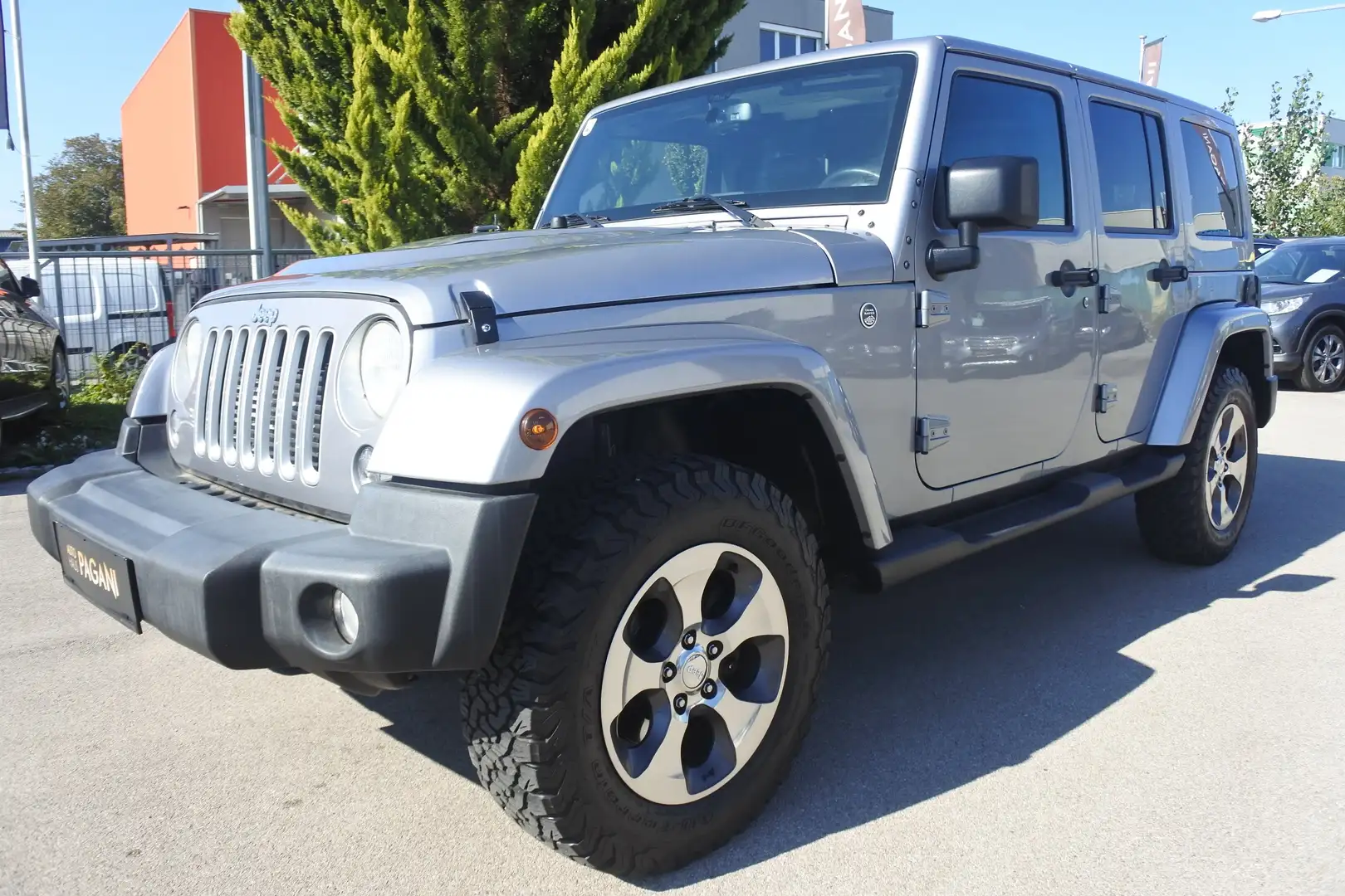 Jeep Wrangler Unlimited Sahara 2,2 CRDi Aut./LEDER/NUR109TKM Silber - 2