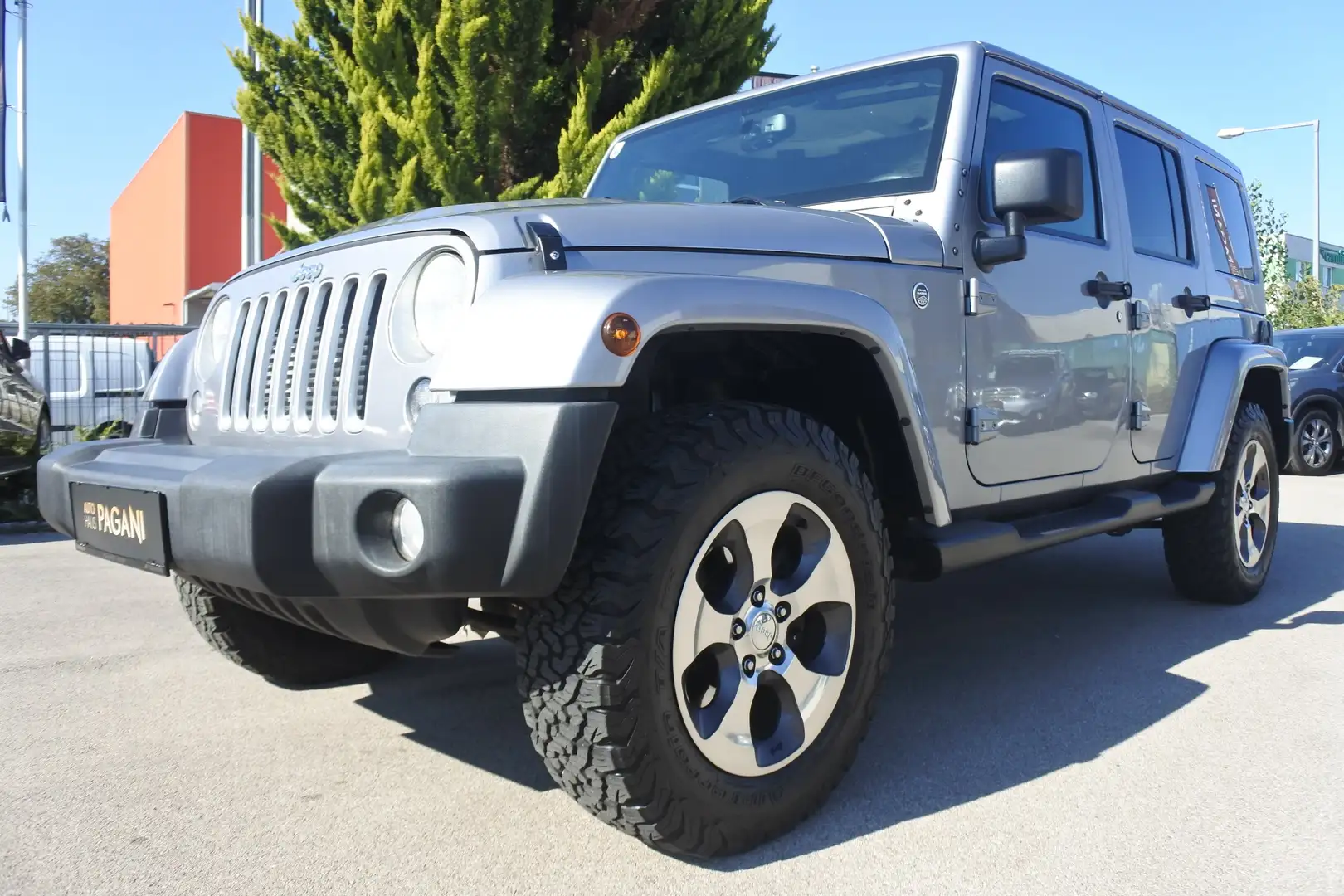 Jeep Wrangler Unlimited Sahara 2,2 CRDi Aut./LEDER/NUR109TKM Silber - 1