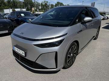 XPENG X9 FWD Long Range