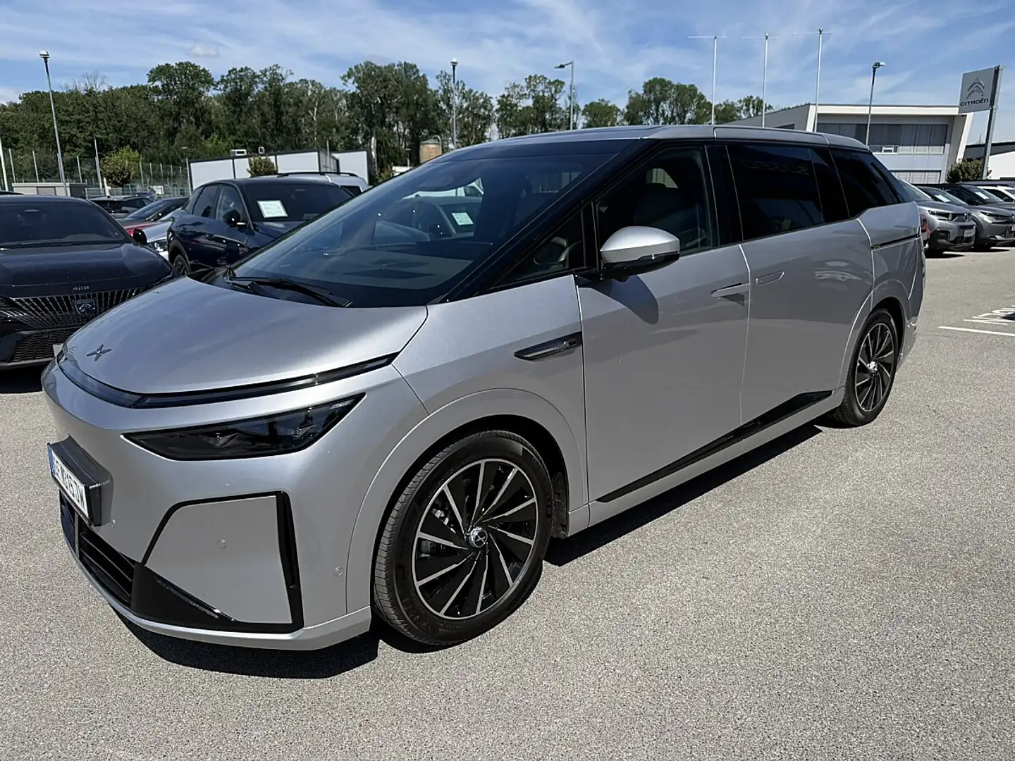 Xpeng X9 XPENG X9 FWD Long Range Silber - 2